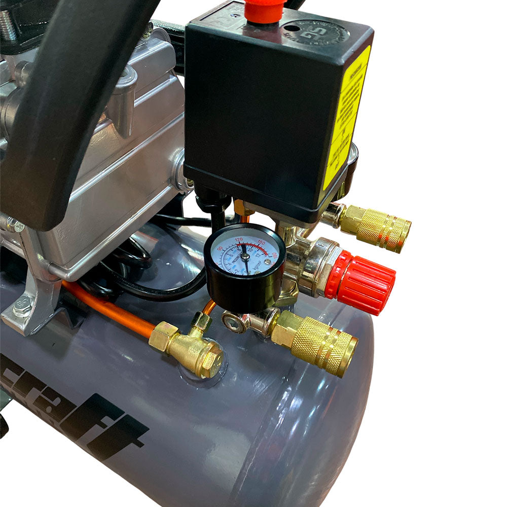 Compresor Profesional marca Tecraft Industry de 24L 2HP con conexión a 110v.